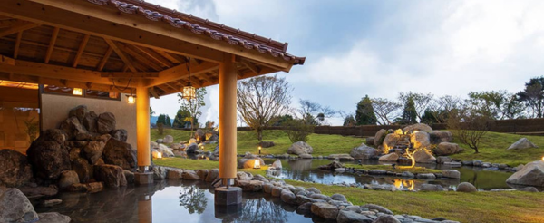 島津家別邸~世界文化產《仙巖園》遠眺活火山-櫻島&品嘗武士兩棒餅(可自費體驗和服/藝術/水上等體驗課程)→溫泉飯店check in→飯店內享用晚餐&自由享受露天溫泉