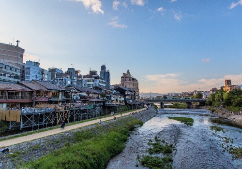 台北→關西→京都→酒店CHECK IN→鴨川「納涼床」夜遊