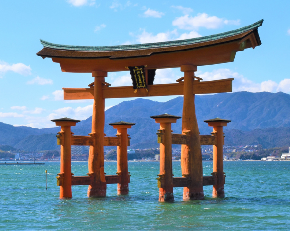 宮島一日遊:宮島纜車欣賞瀨戶內海風光→嚴島老街吃喝玩樂、日本三景~嚴島神社海上鳥居