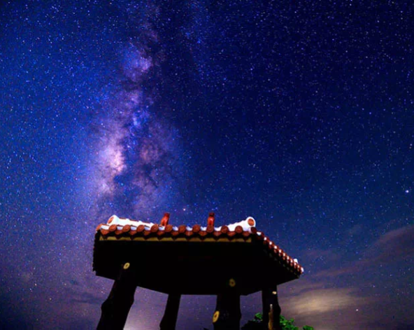 跳島日~離島碼頭乘船至竹富島~搭乘水牛車.漫步星砂海灘.古民家食堂→石垣島市區公設市場→夜訪南國星空