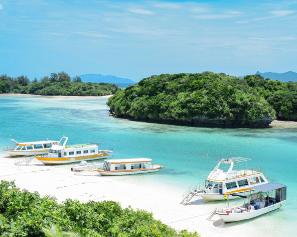 班納公園眺望綠寶石海景→民俗村松鼠猴之森→米其林推薦~川平灣乘坐玻璃船→御神崎燈塔→超市、藥妝大採購