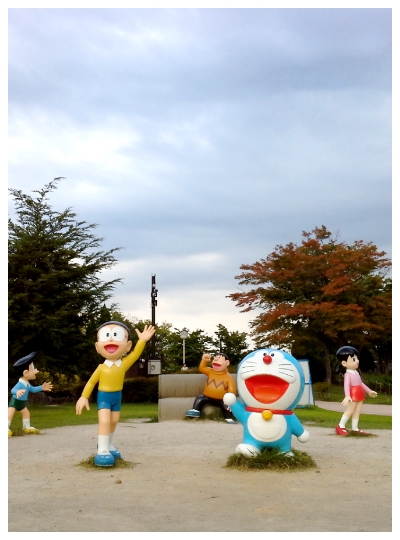 富山運河環水公園~日本最美星巴克→參拜高岡美男大佛→哆啦a夢名場景~水管廣場→小矢部三井OUTLET→金澤市區飯店