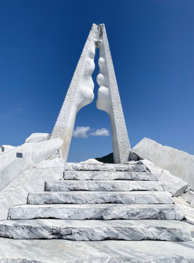 置身白色異世界~未来心之丘、耕三寺→今治毛巾美術館→日本最古老溫泉之一~道後溫泉(贈神隱少女湯屋泡湯一次),道後溫泉街散策,少爺機關鐘,空中散步道