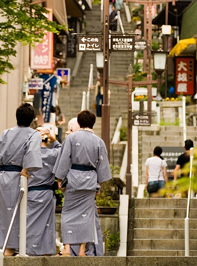 伊香保三大石階溫泉町→日式道地炸豬排→足湯~伊香保神社~河鹿橋→頭文字D~榛名山纜車