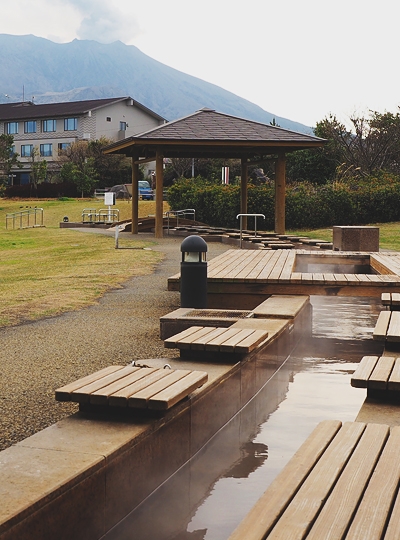 桃園機場→鹿兒島機場→霧島溫泉市場~足湯&溫泉蛋→日本誕生之地~「霧島神宮」→鹿兒島極推A5黑毛和牛燒肉+加贈2H無酒精飲料放題→飯店check in→自由活動(徒步3分鐘就到天文館商店街)