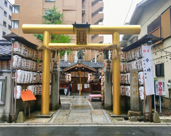 台北→大阪→京都~先來碗蕎麥麵→參拜御金神社~祈求來年財運滾滾來→丸益西村友禪染體驗→enen燒肉