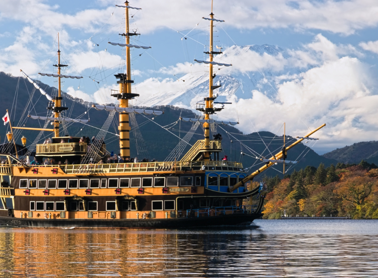 在天空捕捉富士山之美~蘆之湖空中纜車（早雲山→大涌谷→桃源台） →  箱根觀光海賊船（桃源台→箱根町）→湖中鳥居~箱根神社→箱根溫泉飯店