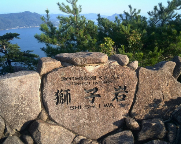 宮島一日遊:宮島纜車欣賞瀨戶內海風光→嚴島老街吃喝玩樂、日本三景~嚴島神社海上鳥居